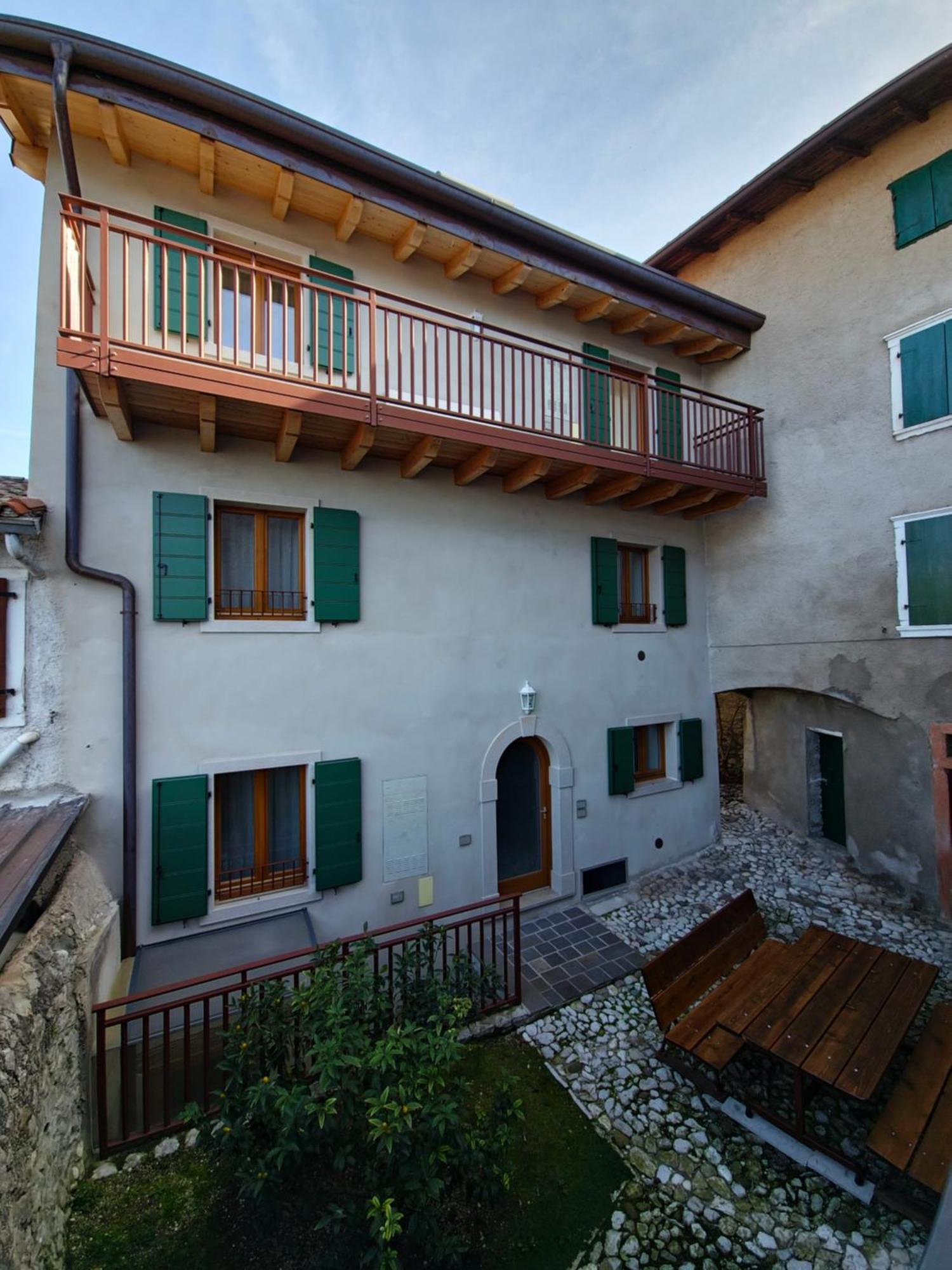 Casa Antico Borgo - Appartamento 1 Assenza di Brenzone Extérieur photo